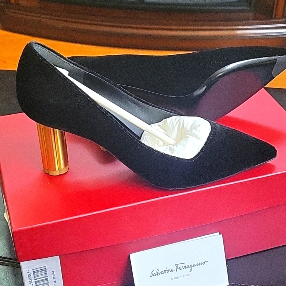 Salvadore Ferragamo women pumps